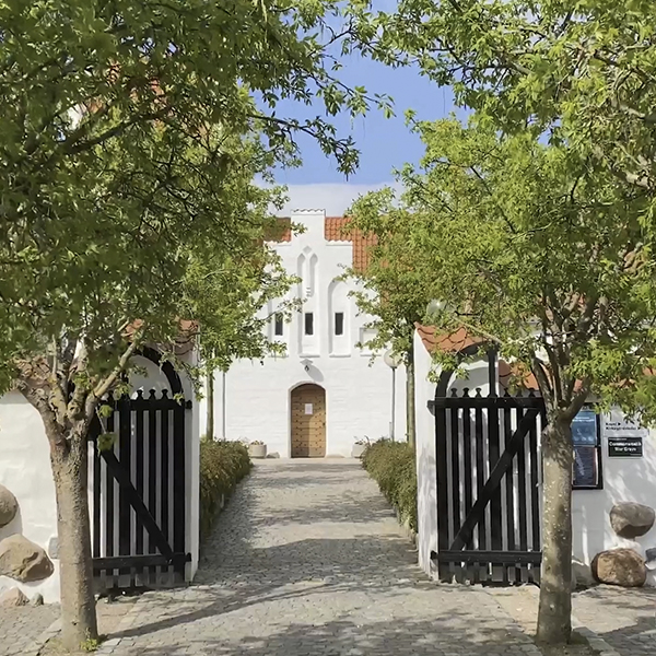 Begravelse Og Bisættelse I Karlslunde Karlslunde Kirke